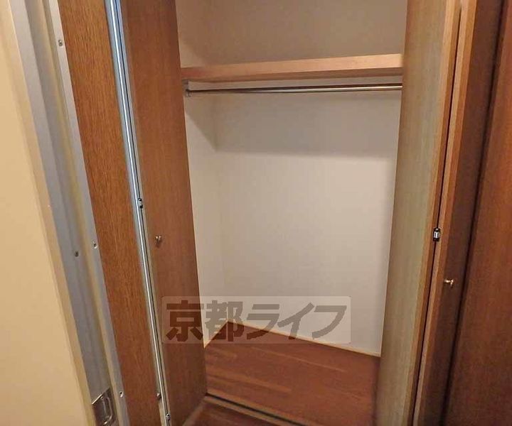 京都府京都市西京区川島東代町の賃貸マンションの内装