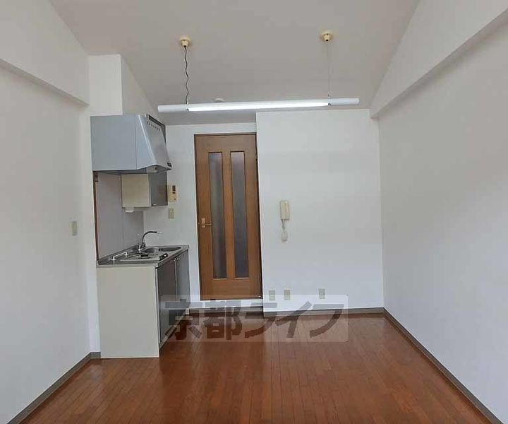 京都府京都市西京区川島東代町の賃貸マンションの居間