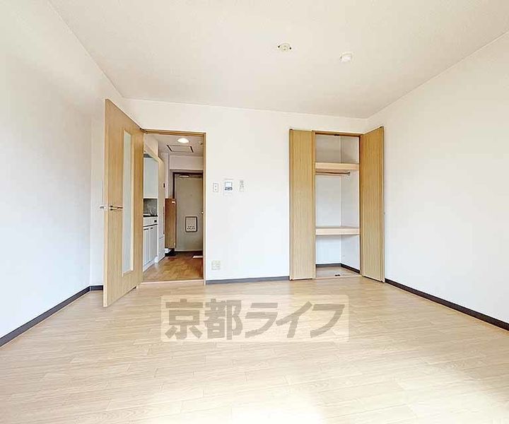 京都府京都市中京区壬生梛ノ宮町の賃貸マンションの居間