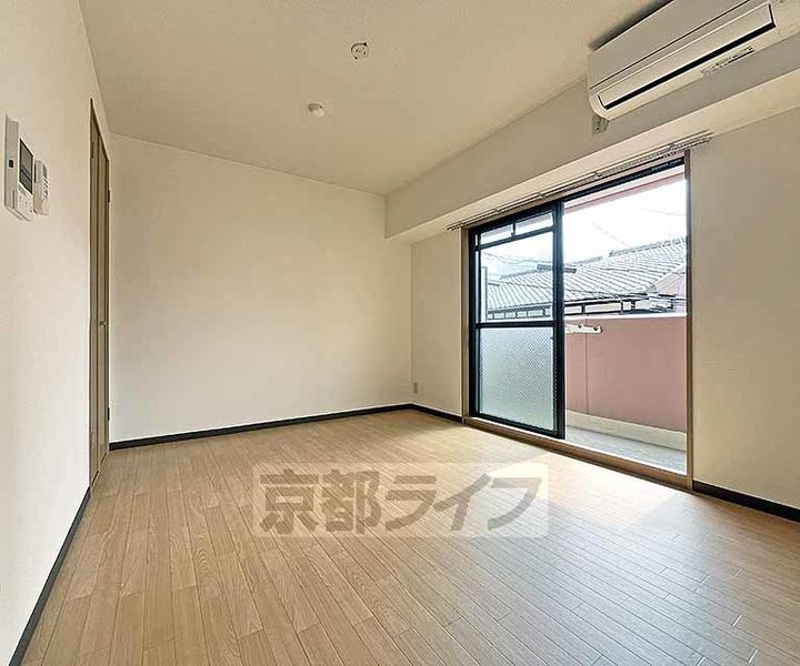 京都府京都市中京区壬生梛ノ宮町の賃貸マンションの居間