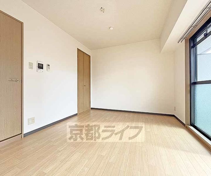 京都府京都市中京区壬生梛ノ宮町の賃貸マンションの居間