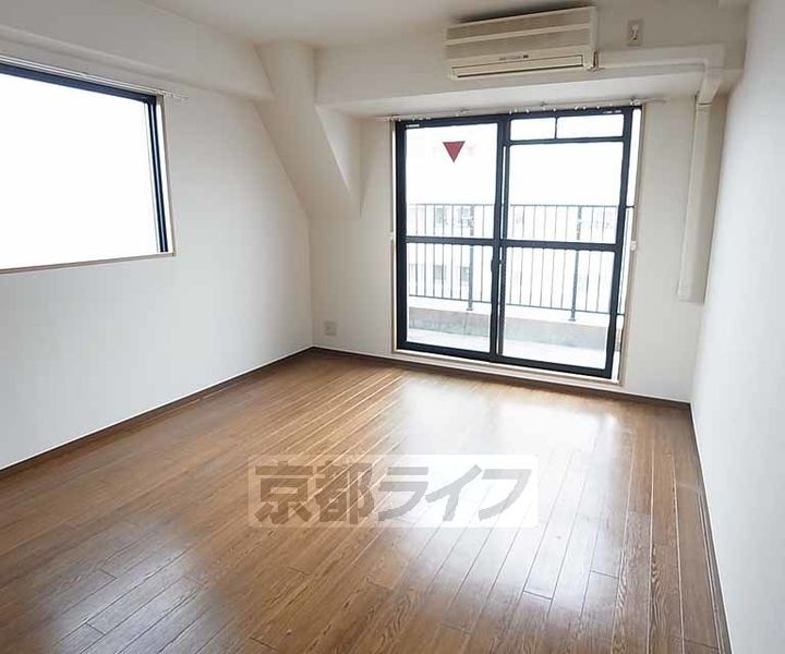 ハウスセゾン御所南0405の居間