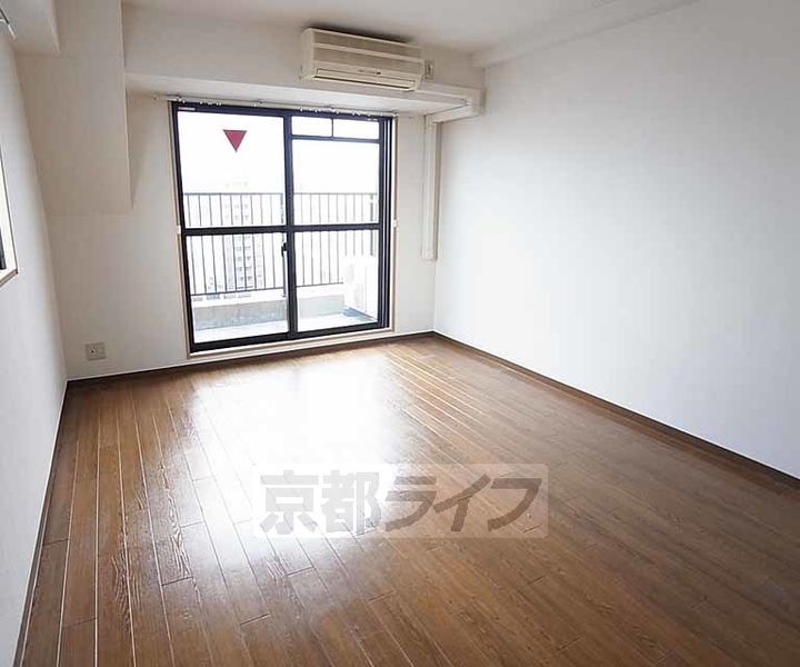 ハウスセゾン御所南0405の居間