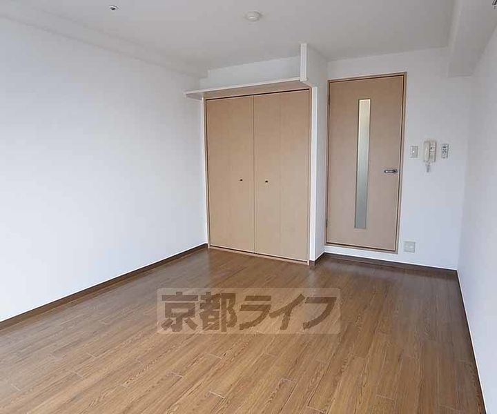 ハウスセゾン御所南0405の居間