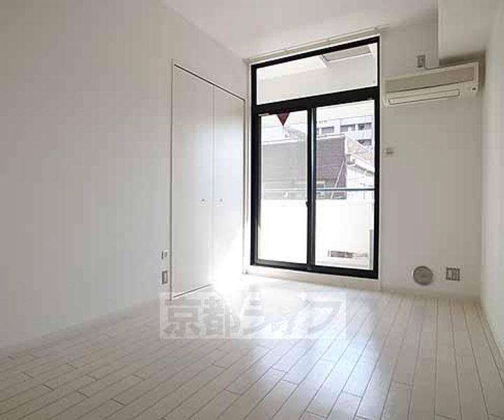 ブローニュ姉小路の居間