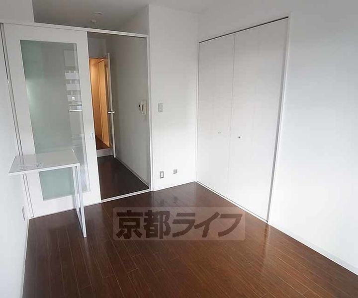 京都府京都市中京区宮木町の賃貸マンションの居間