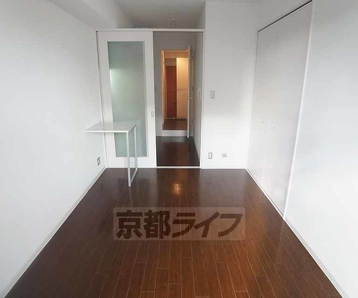 京都府京都市中京区宮木町の賃貸マンションの居間