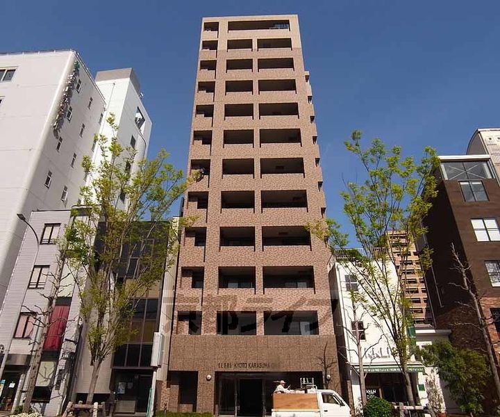 京都府京都市中京区二条殿町の賃貸マンションの外観
