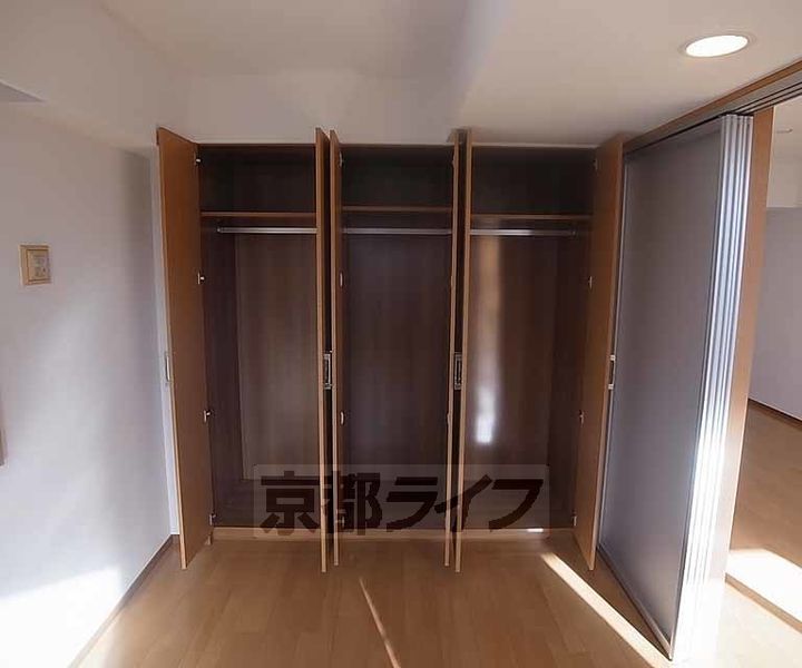京都府京都市中京区二条殿町の賃貸マンションの内装