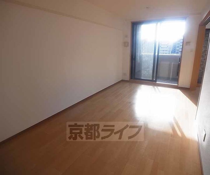 京都府京都市中京区二条殿町の賃貸マンションの居間