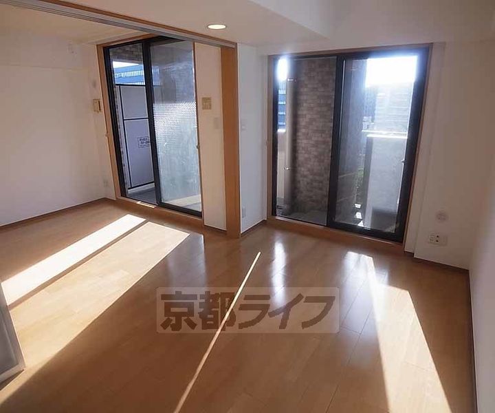 京都府京都市中京区二条殿町の賃貸マンションの寝室