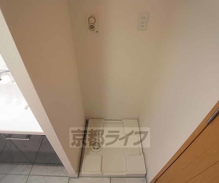 京都府京都市中京区二条殿町の賃貸マンションの内装