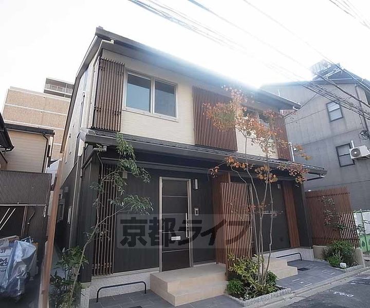 京都府京都市中京区油屋町の賃貸アパートの外観