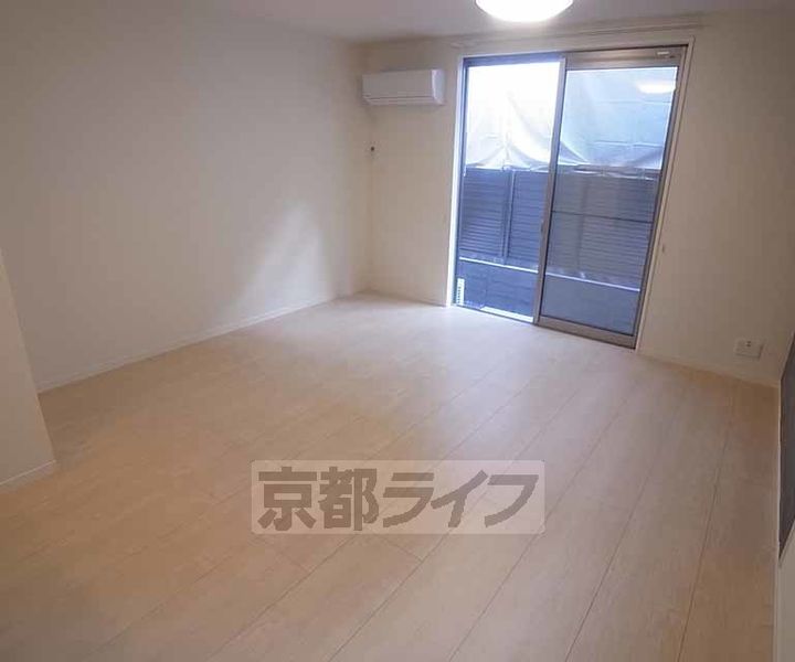 京都府京都市中京区油屋町の賃貸アパートの居間