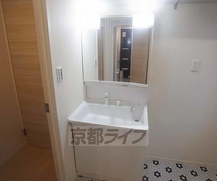 京都府京都市中京区油屋町の賃貸アパートの内装