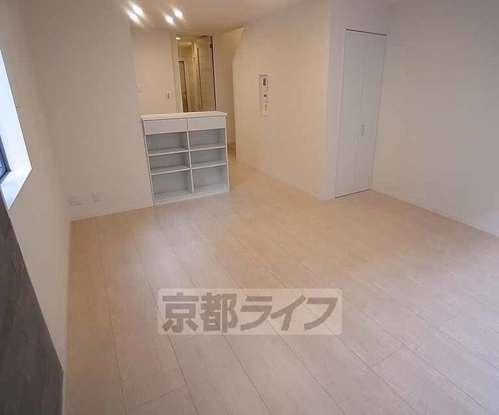 京都府京都市中京区油屋町の賃貸アパートの居間