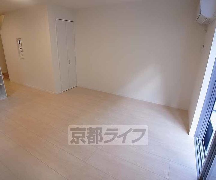 京都府京都市中京区油屋町の賃貸アパートの居間