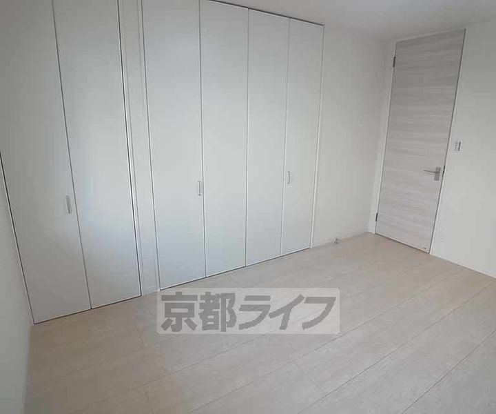 京都府京都市中京区油屋町の賃貸アパートの寝室