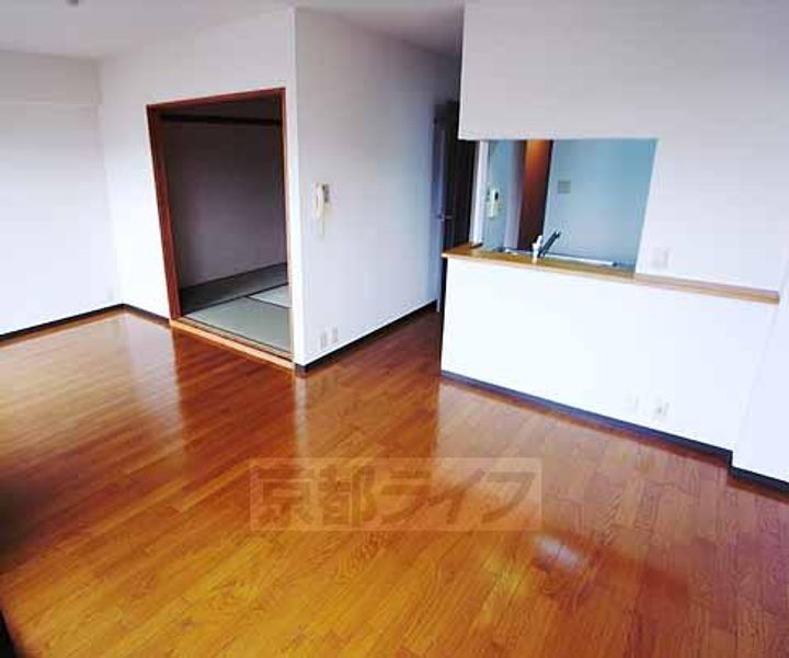 グランドゥ−ル太秦404の居間