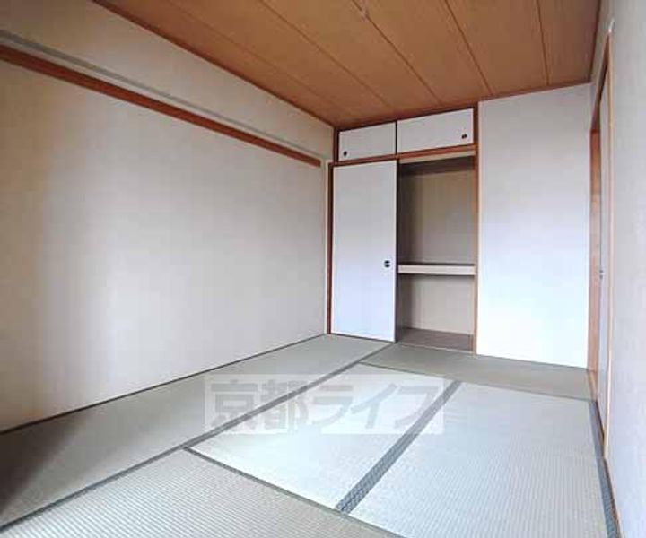 グランドゥ−ル太秦404の居間