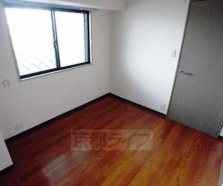 グランドゥ−ル太秦404の居間