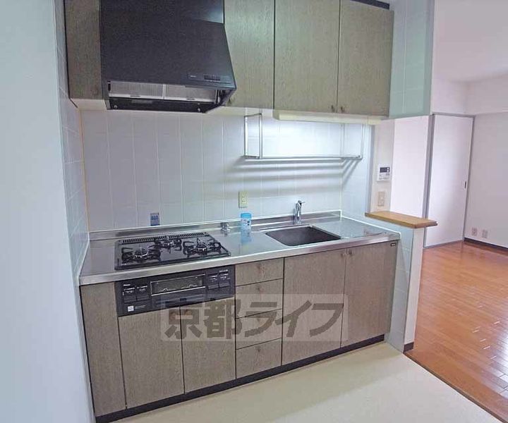 京都府京都市右京区太秦前ノ田町の賃貸マンションのキッチン