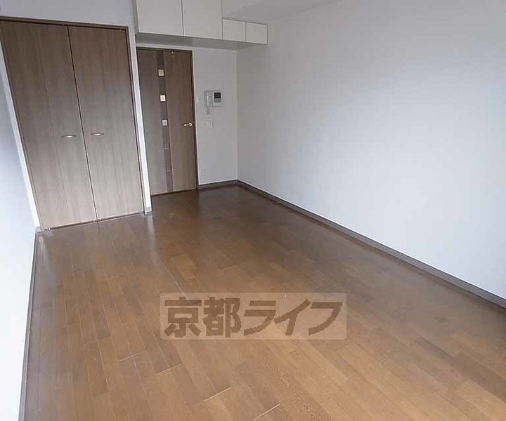 京都府京都市中京区町頭町の賃貸マンションの居間