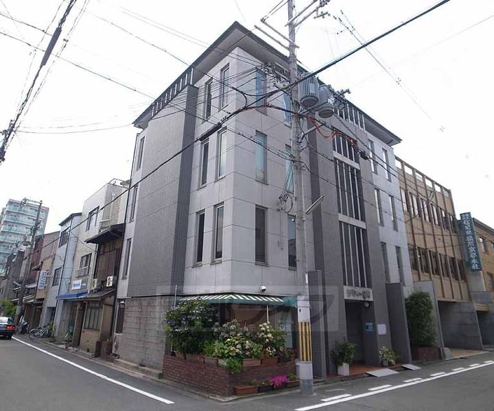 京都府京都市中京区鏡屋町の賃貸マンションの外観