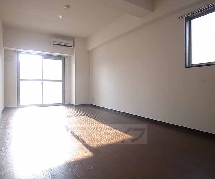 京都府京都市中京区壺屋町の賃貸マンションの居間