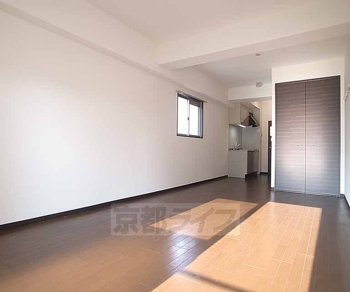 京都府京都市中京区壺屋町の賃貸マンションの居間