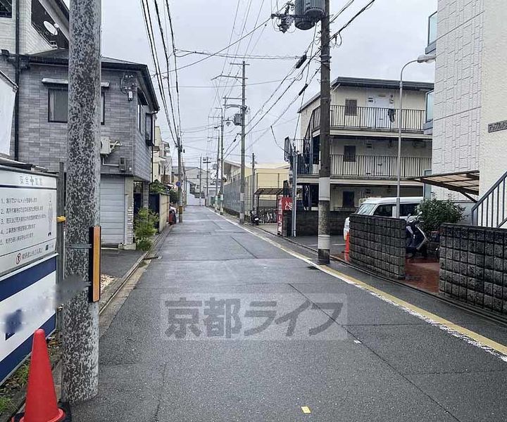 Claris西院A棟の周辺