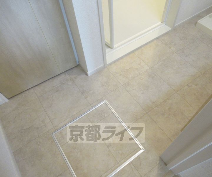 京都府八幡市下奈良出垣内の賃貸アパートの内装