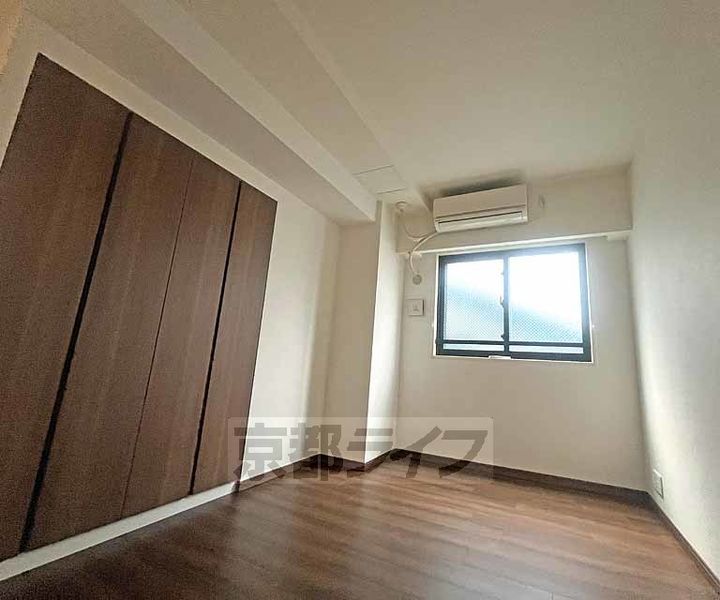 イーグルコート御池高瀬川の居間