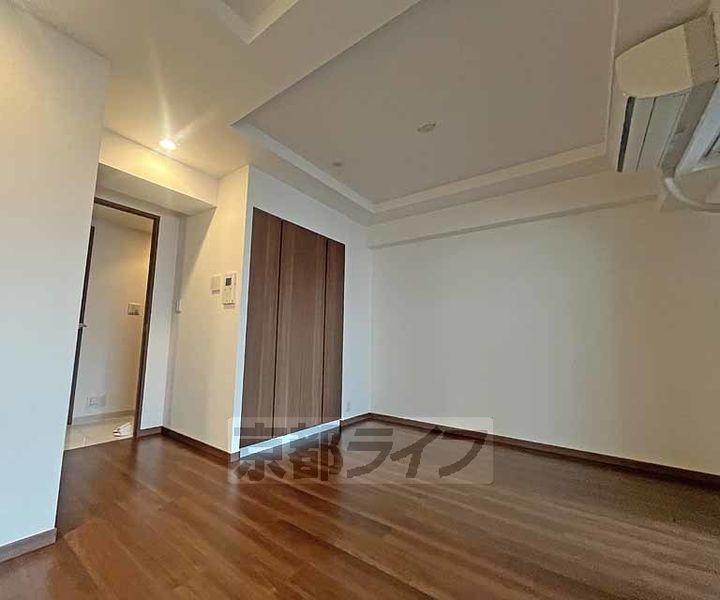 イーグルコート御池高瀬川の居間