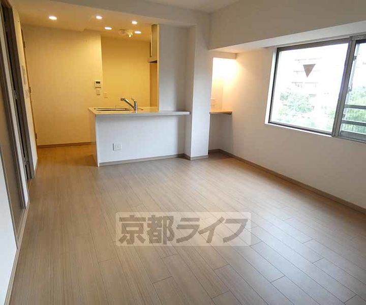 イーグルコート烏丸御池の居間