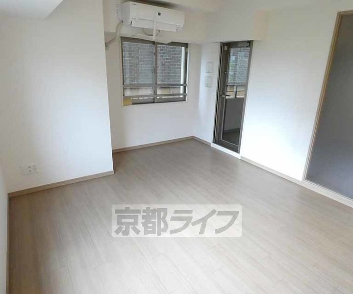 イーグルコート烏丸御池の居間