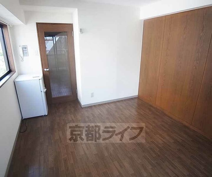 グランドパレス御池904の居間