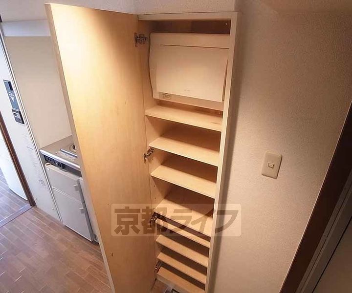 グランドパレス御池904の玄関
