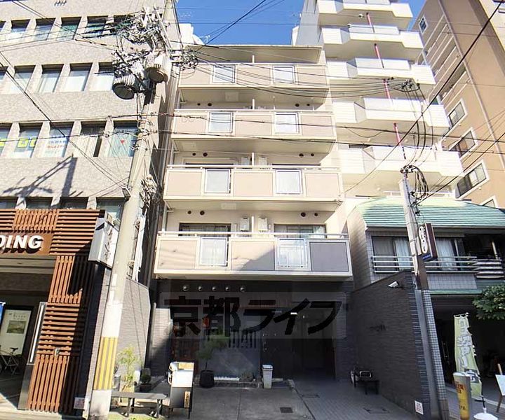 京都府京都市中京区下妙覚寺町の賃貸マンションの外観