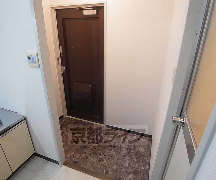 京都府京都市中京区下妙覚寺町の賃貸マンションの玄関