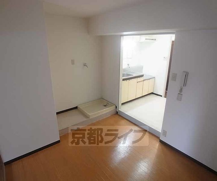 京都府京都市中京区下妙覚寺町の賃貸マンションの居間