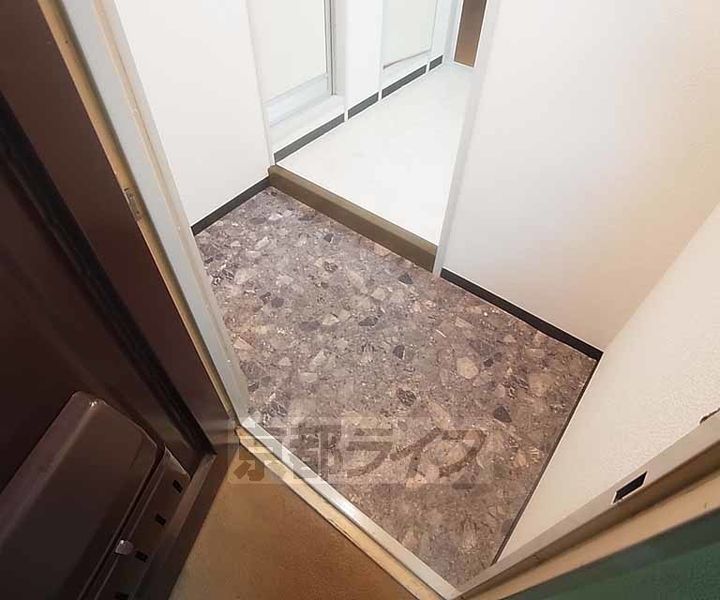 京都府京都市中京区下妙覚寺町の賃貸マンションの玄関