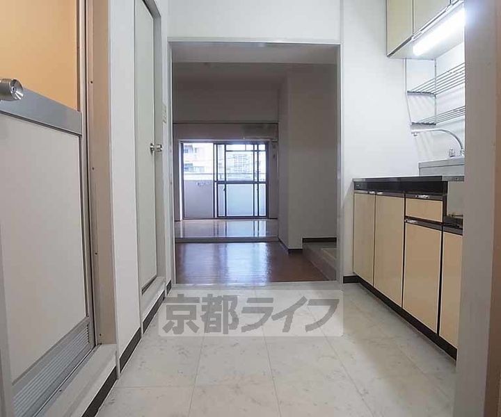 京都府京都市中京区下妙覚寺町の賃貸マンションのキッチン