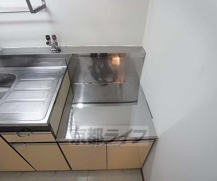 京都府京都市中京区下妙覚寺町の賃貸マンションのキッチン