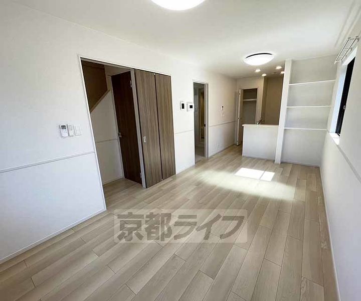 京都府八幡市下奈良出垣内の賃貸アパートの居間