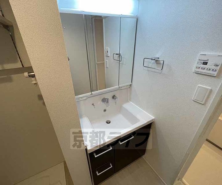 京都府八幡市下奈良出垣内の賃貸アパートの内装