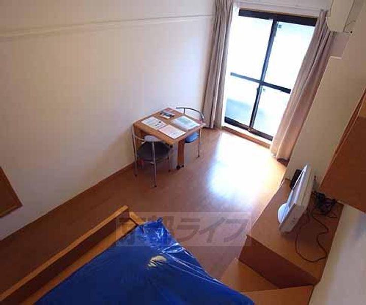 レオパレスPeacefulの居間