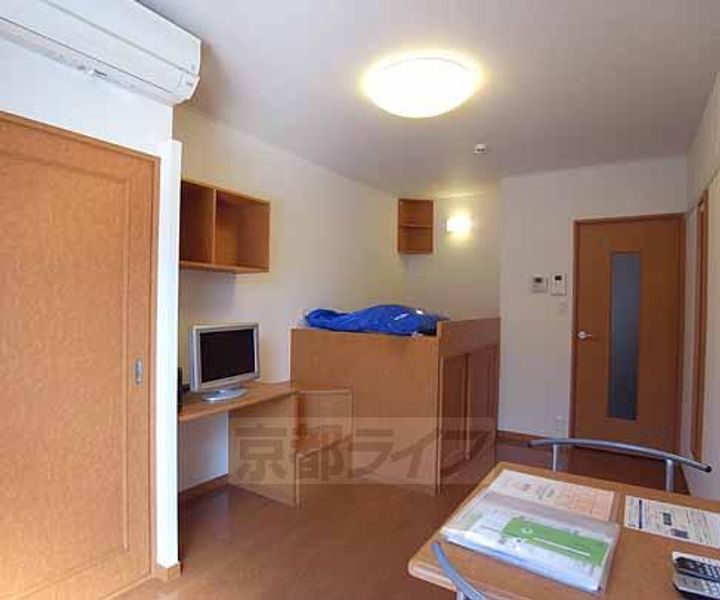 レオパレスPeacefulの居間