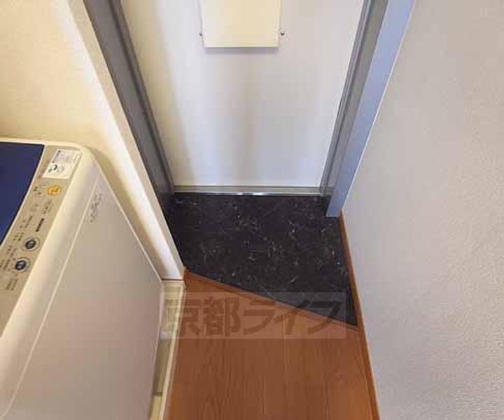 レオパレスPeacefulの玄関