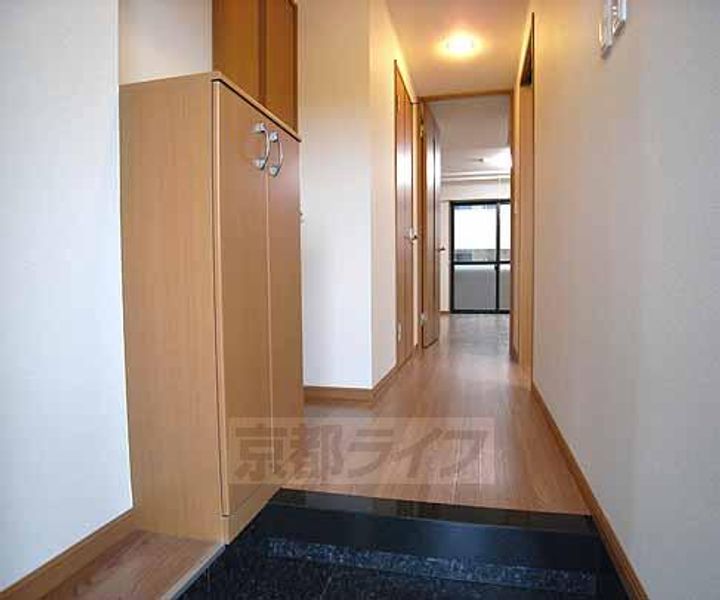 プラントフィールドⅡ206の玄関